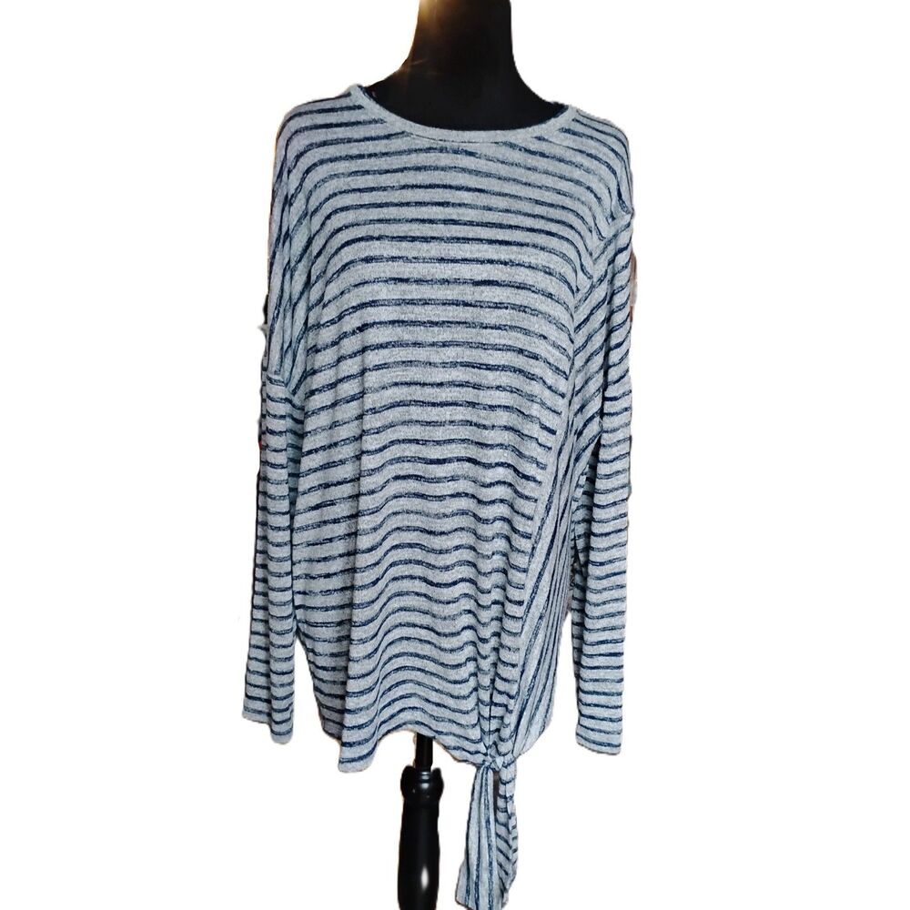 a.n.a. A New Approach Women's Size XLarge Gray & Blue Striped Sweater